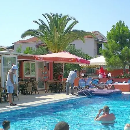 Apartmanhotel Luisa 3*
